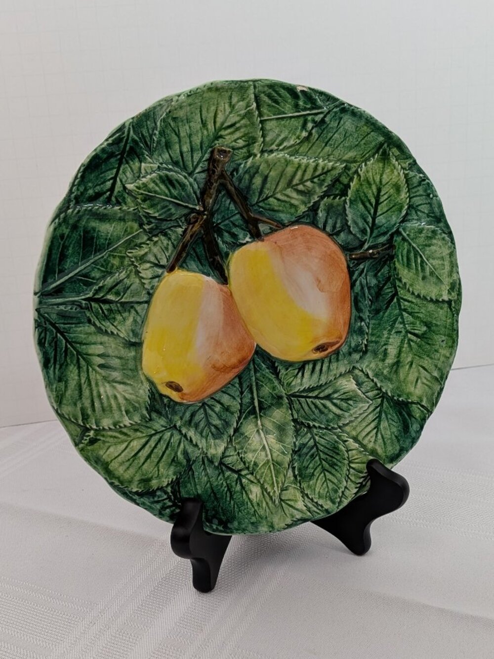 Vintage hand-painted Italian Majolica apple + leaf plate 8 inch Neiman Marcus